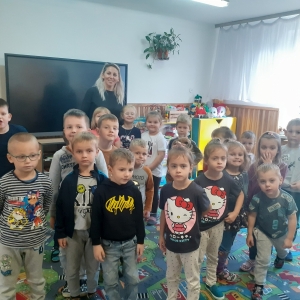pokaż obrazek - Odwiedziny w przedszkolach w Zabrniu i POMie '19-20.10.2022r.