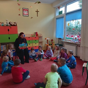 pokaż obrazek - Odwiedziny w przedszkolu w Borkach '24.10.2022r.