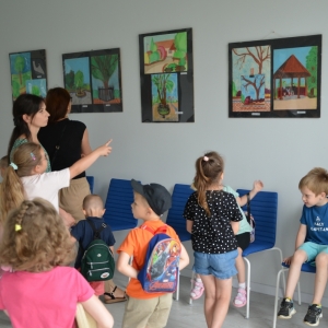 pokaż obrazek - Odwiedziny przedszkolaków z Bajkowej Krainy w bibliotece 